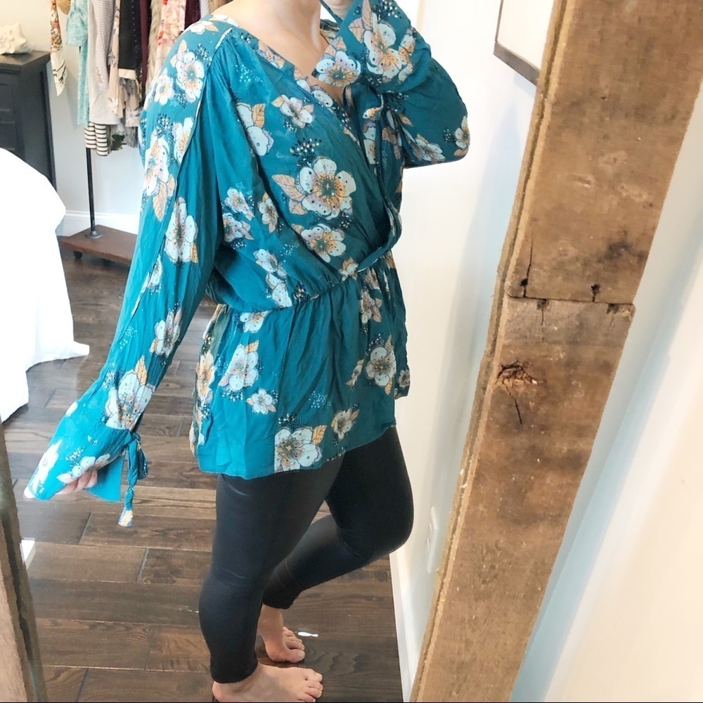 Free People Tuscan Dreams small oversized floral faux wrap top - Picture 7 of 10